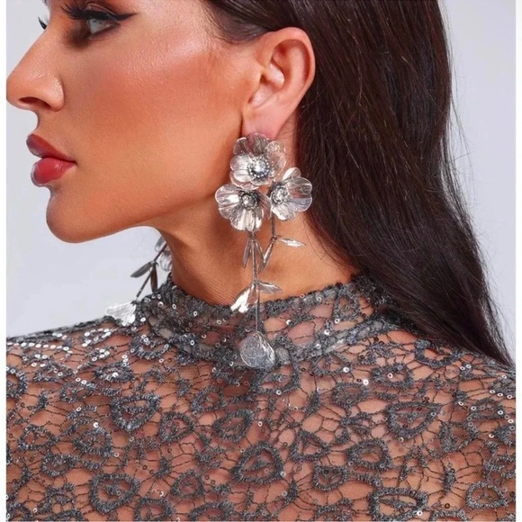 Zara Kate Middleton Famous Cascading Floral Earrings - Picture 4 of 7